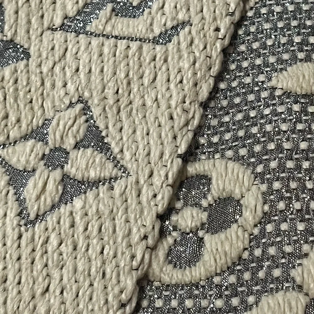 LOUIS VUITTON AUTHENTIC SHINE LOGOMANIA Pearl/ Gray SCARVE